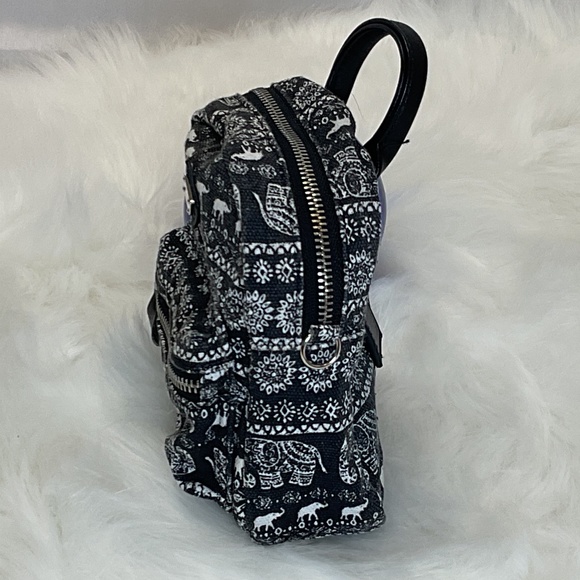 NWOT Black & White Print Purse/Detachable Crossbody Strap/Loop To Attach To Belt - Picture 3 of 9